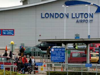 Luton Airport Transfers in Uxbridge - MINICABS in Uxbridge