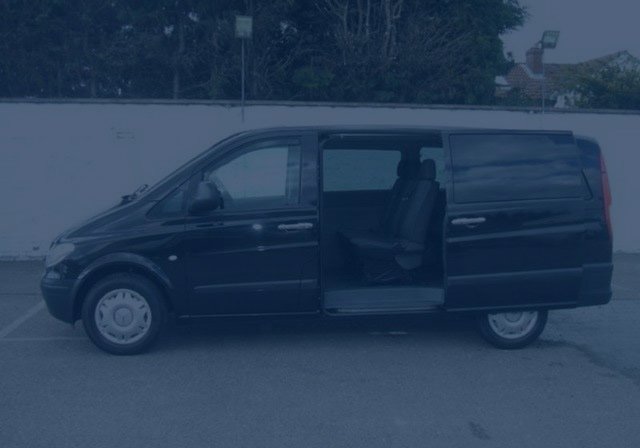 Minibus Taxis In Uxbridge - UXBRIDGE CARS & CABS